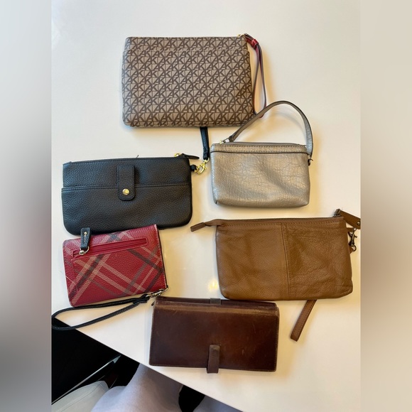 Bundle of wallets/wristlets - Picture 2 of 2